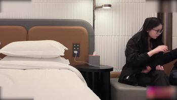 极品探花约啪约了个戴眼镜的学生妹