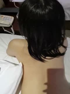 #自拍小骚逼想试试被两个操